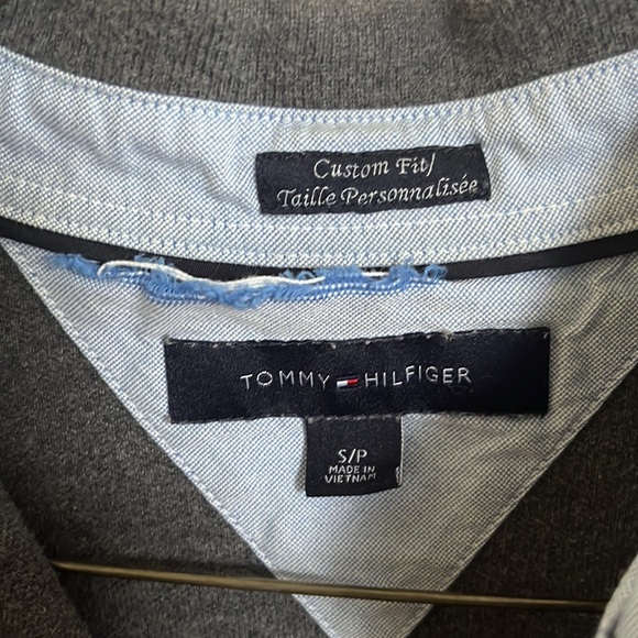 Grey Tommy Hilfiger polo. - Picture 4 of 4